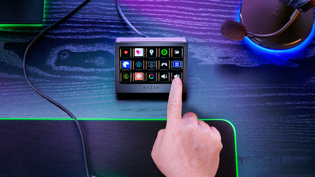 Un dispositivo para llevar tu streaming al siguiente nivel (15 botones LCD programables)