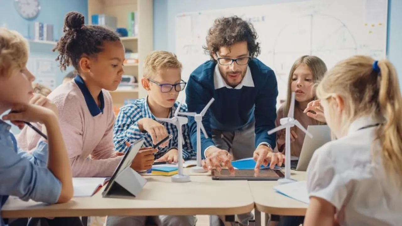 Día de la Educación: las grandes tendencias para 2024 (IA y formación docente al frente)